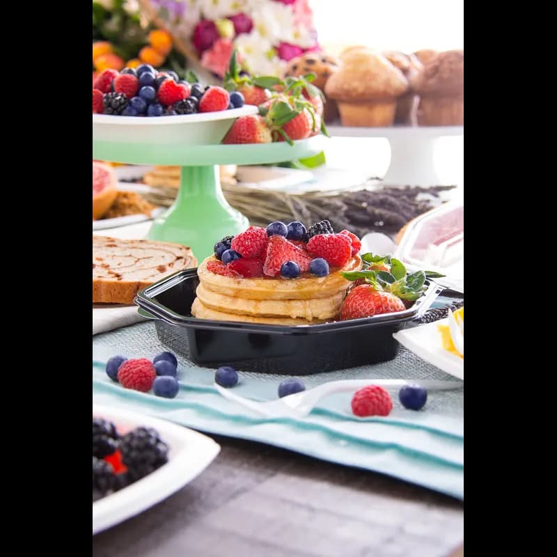 Solo® Creative Carryouts® OctaView® Take-Out Container Hinged With Dome Lid 7.94X7.48X2.36 IN PET Black Clear 100/Case