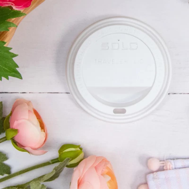 Solo® Traveler® Lid Dome 3.78X0.72 IN HIPS White For 12-24 OZ Hot Cup Sip Through 120 Count/Pack 10 Packs/Case