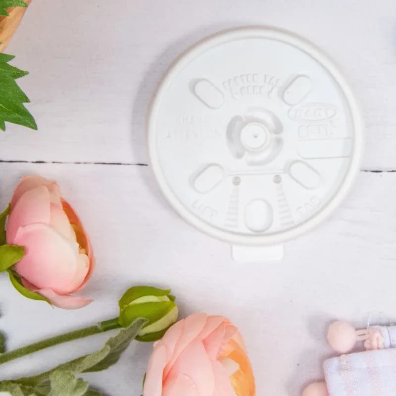 Dart® Lid Flat 3.3X0.4 IN HIPS White For 8 OZ Hot Cup Lock Tab Sip Through Lift Back 100 Count/Pack 10 Packs/Case