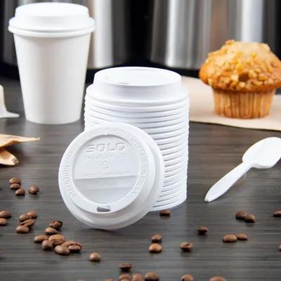 Solo® Traveler® Lid Dome 3.214X0.735 IN PS White For 8 OZ Hot Cup Cappuccino Sip Through 100 Count/Pack 10 Packs/Case
