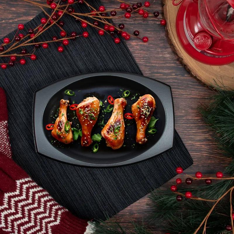 Dart® Quiet Classic® Serving Tray Base 9.75X6.625X0.796 IN XPS Black Oval 125 Count/Pack 4 Packs/Case 500 Count/Case