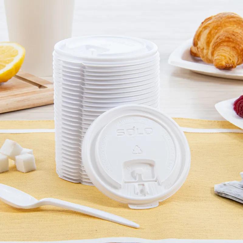 Solo® Lid Flat PS White For 10-24 OZ Hot Cup Lock Tab Sip Through Lift Back 100 Count/Pack 10 Packs/Case