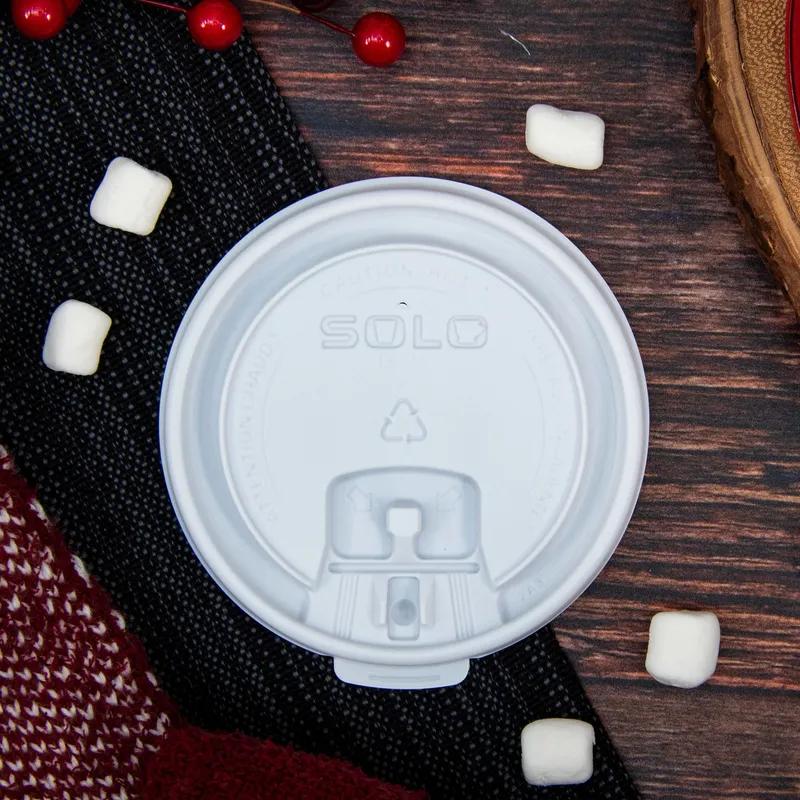 Solo® Lid Flat PS White For 10-24 OZ Hot Cup Lock Tab Sip Through Lift Back 100 Count/Pack 10 Packs/Case