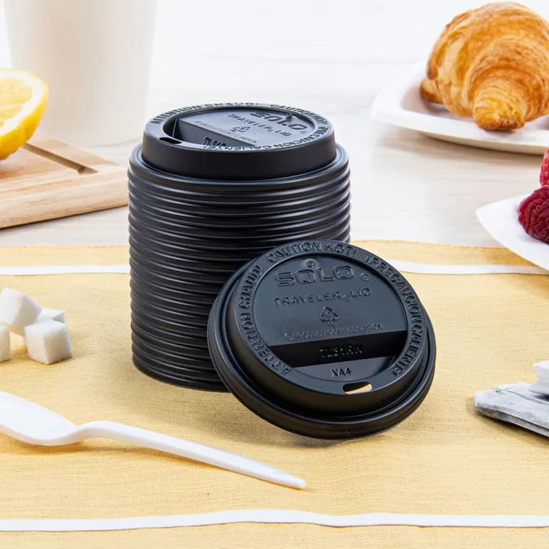 Solo® Traveler® Lid Dome 3.214X0.735 IN PS Black For 8 OZ Hot Cup Cappuccino Sip Through 100 Count/Pack 10 Packs/Case