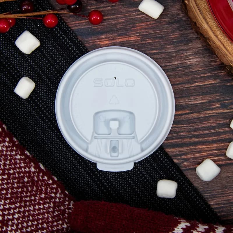 Solo® Lid Flat 3.258X0.33 IN PS White For 8 OZ Hot Cup Lock Tab Sip Through Lift Back 100 Count/Pack 10 Packs/Case