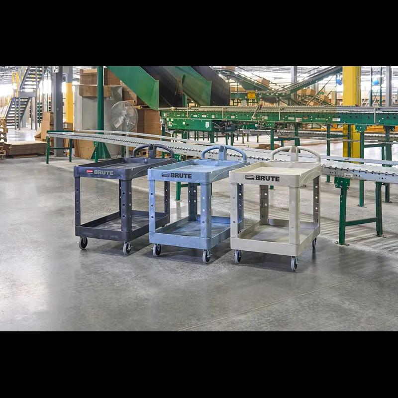 Brute® Transport Cart Medium (MED) 44X25.5X39 IN 500 LB Rounded Corners Deep Pocket Shelves Ergonomic Handle 1/Each