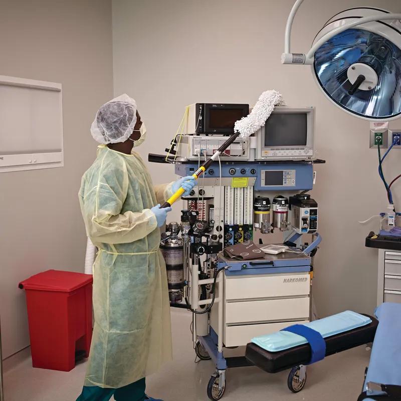 Executive Series™ HYGEN Dusting Wand & Duster 28.40X1.13X1.13 IN Microfiber White Quick Connect Flexi Wand 1/Each