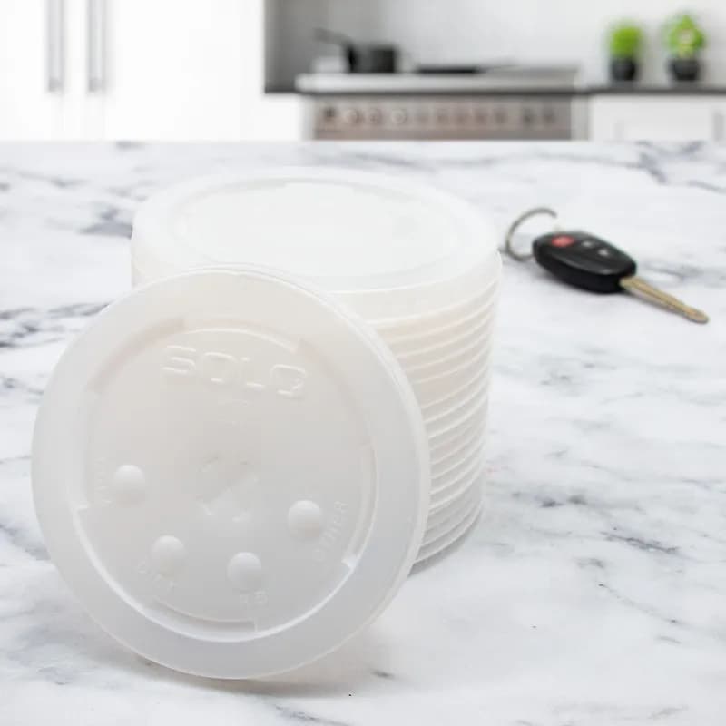 Solo® Lid Flat 4.2X0.329 IN HIPS Translucent For 28-32 OZ Cold Cup Identification With Hole 120 Count/Pack 8 Packs/Case