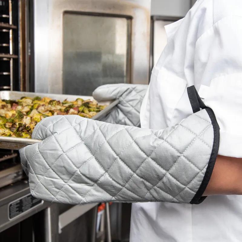 Carlisle Foodservice Products® Oven Mitt 17 IN Silicone Poly Cotton Heat And Cold Protection From 0°F to 400° F 1/Each