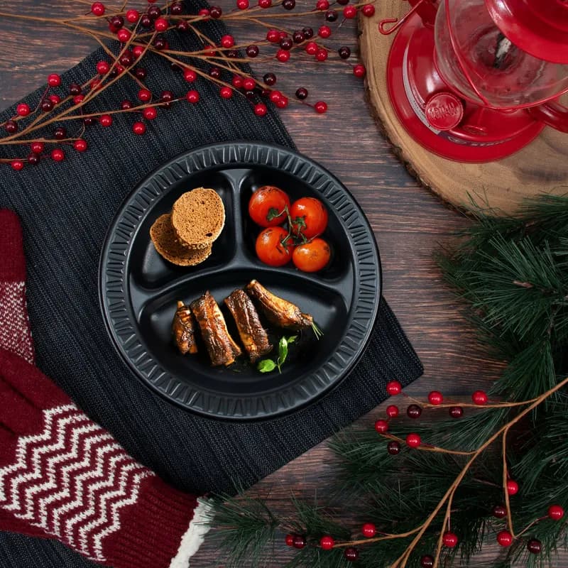 Dart® Quiet Classic® Plate 9 IN 3 Compartment XPS Black Laminated 125 Count/Pack 4 Packs/Case 500 Count/Case