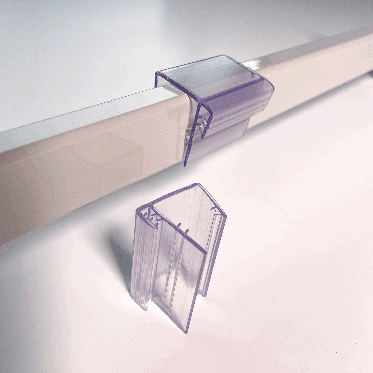 Sign Holder 1.5 IN Plastic Clear For Wood Bin 50/Pack