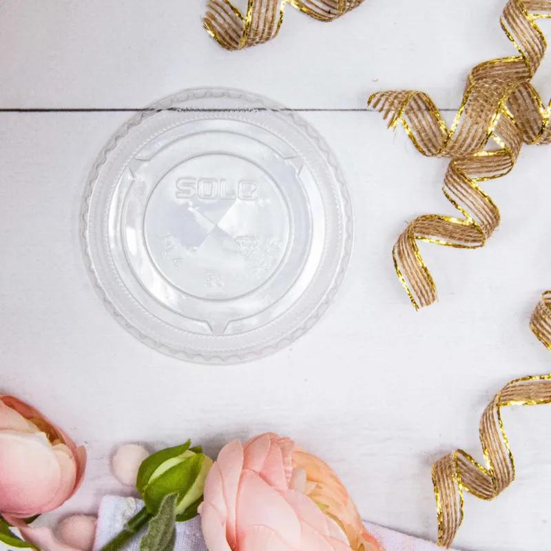 Solo® Lid Flat 3.083X0.358 IN PET Clear For 4-7 OZ Cold Cup With Hole Freezer Safe 125 Count/Pack 20 Packs/Case