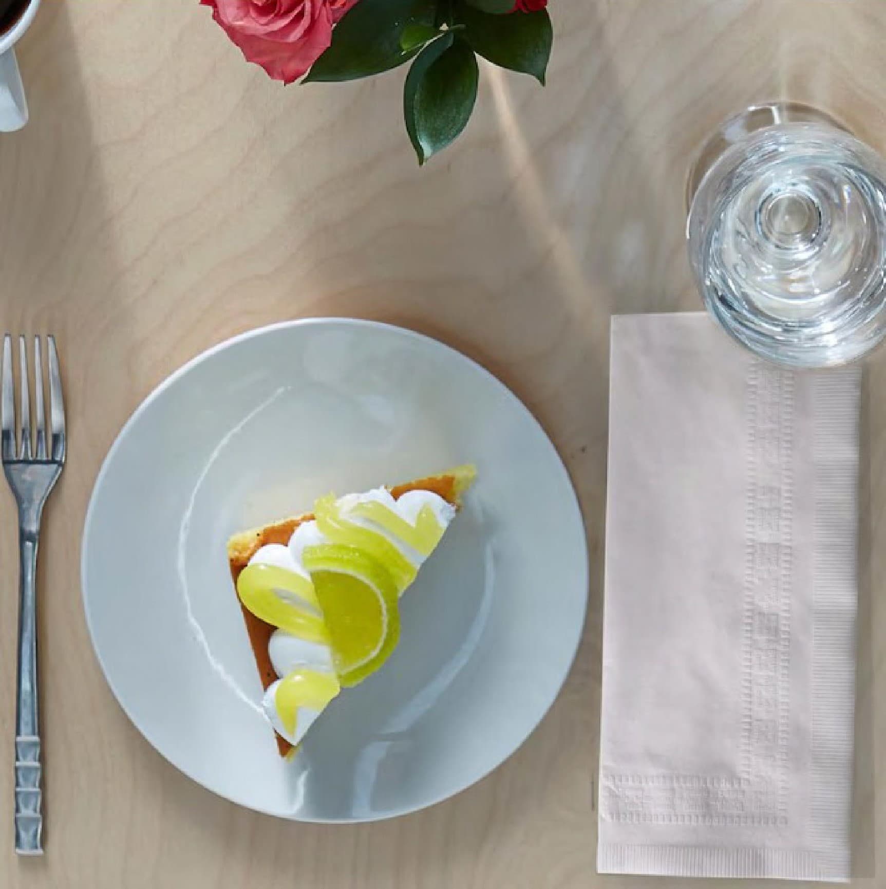 Tork Dinner Napkins 15X16.75 IN 3.75X8.50 IN White Paper 2PLY 1/8 Fold Advanced Embossed 100/Case