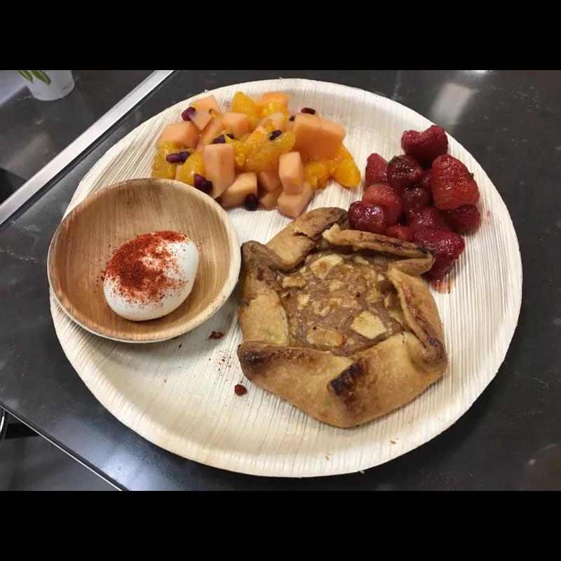 Plate 10 IN Palm Leaf Beige Round 300/Case