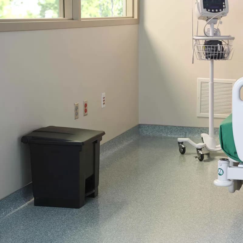 Legacy Trash Can 16.25X15.75X17.13 IN 8 GAL Black Plastic Step-On 1/Each