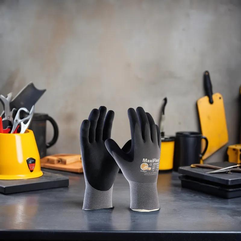 Gloves Small (SM) Gray Seamless Microfoam Grip 1/Pair