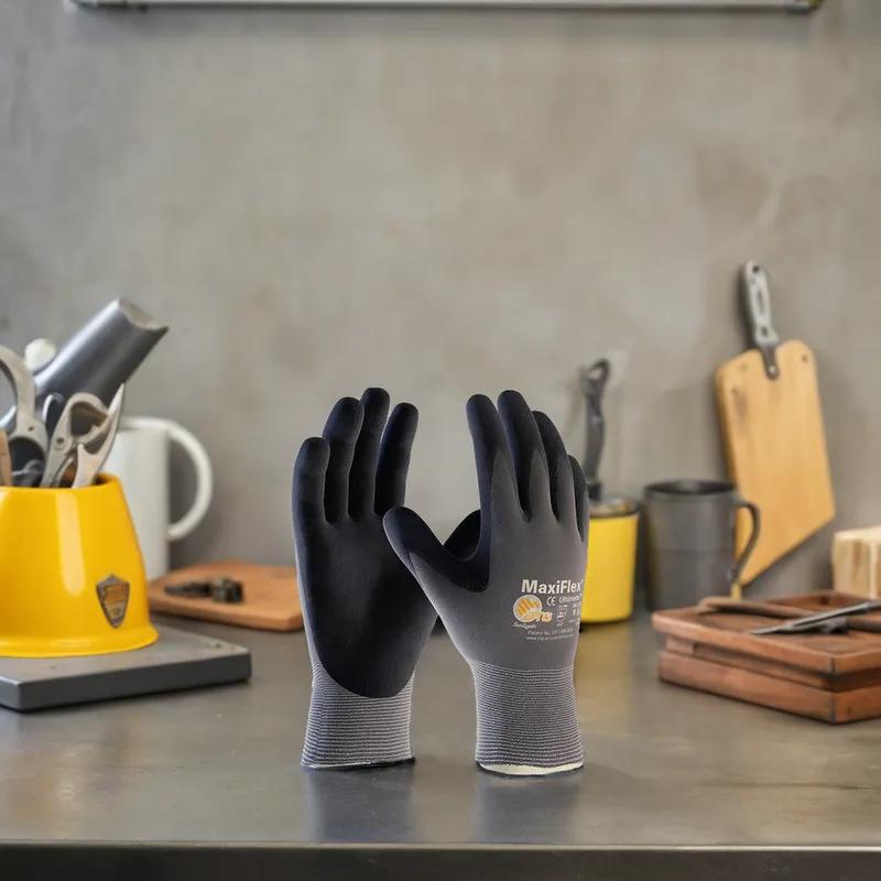 Gloves Small (SM) Gray Seamless Microfoam Grip 1/Pair