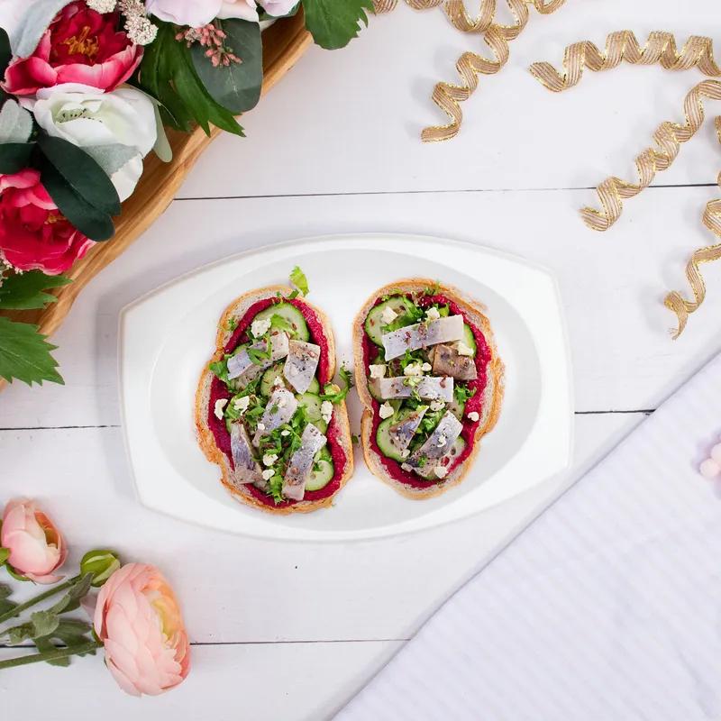 Dart® Quiet Classic® Serving Tray Base 9.75X6.625X0.796 IN XPS White Oval 125 Count/Pack 4 Packs/Case 500 Count/Case