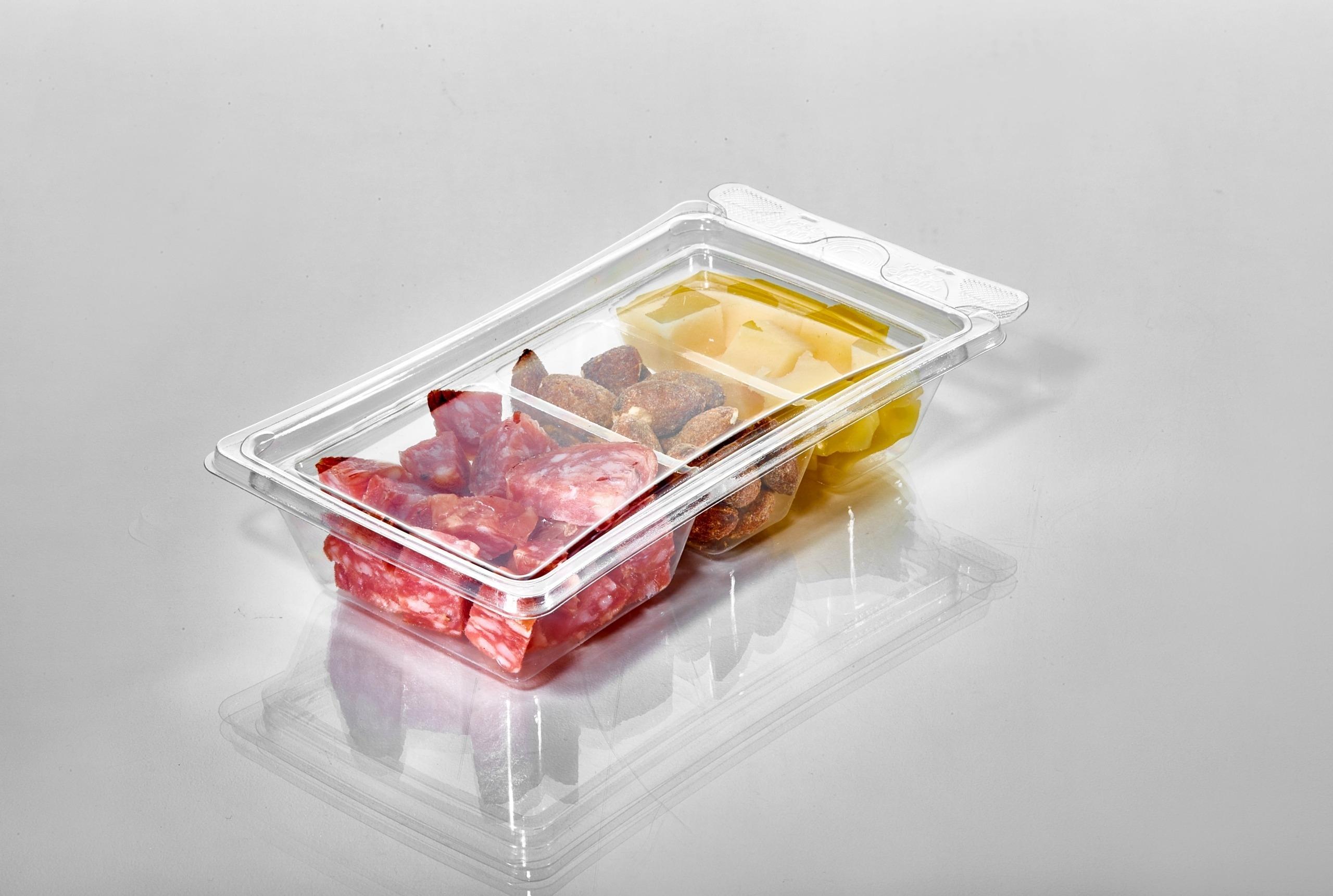 Fresh N' Sealed® Deli Container Hinged With Flat Lid Small (SM) 6 OZ 3 Compartment PET Clear Rectangle 336/Case